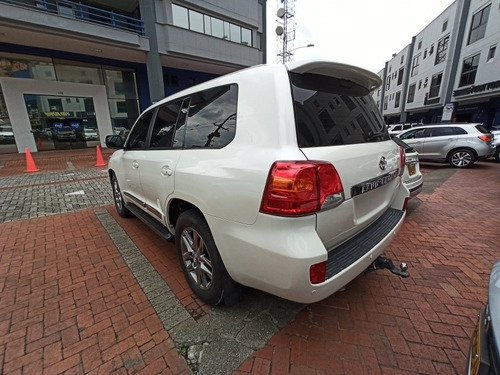Toyota Land Cruiser 200 2013 4.5 Imperial