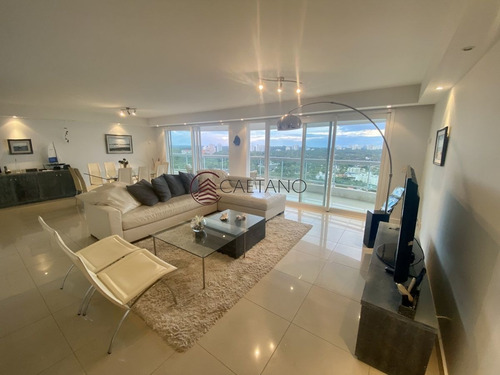Imagen 2 de 24 de Venta Apartamento 4 Dormitorios Playa Mansa Punta Del Este - Punta Del Este Mansa