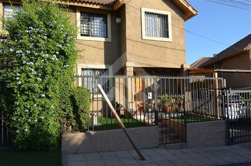 Casa En Venta De 4 Dorm. En Peñalolén
