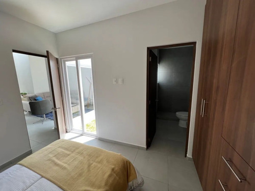 Casa De Una Planta En Zona Desarrollo San Pablo, Paseo De Creta, Muy Bonita!