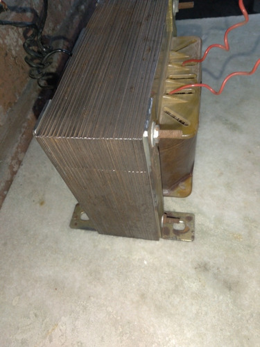 Transformador 220 / 110 V 10a (Usado)
