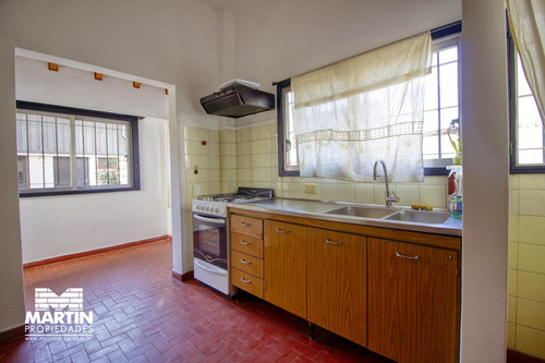 Casa Ph En Venta En Olivos 3 Ambientes, Con Cochera, Jardín Y Galpón. 170 M2 Cub.