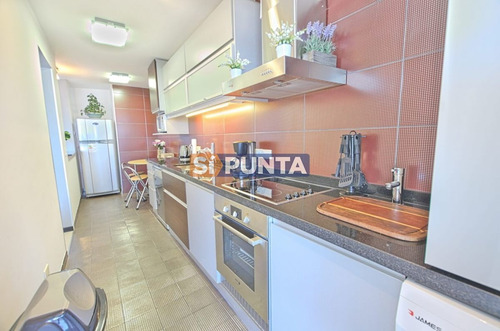 Imagen 11 de 22 de Apartamento Con Vista Al Mar En Alquiler
