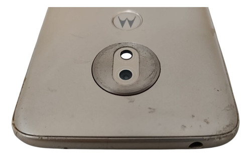 Moto G7 Play 32 Gb Dorado 2 Gb Ram Libre Cargador Fact A G2 Dorado Claro (Usado)