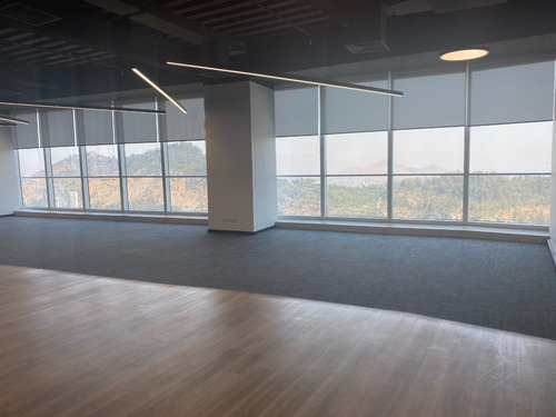 Excelente Oficina Ubicada En La Torre Costanera Providencia