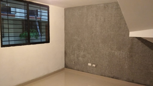 Town House En Res. Villa Florencia, Mañongo -tazajal. Vende Crismelia Castillo Plth-281