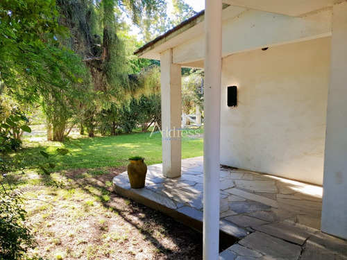 Casa De Época En Amplio Terreno En El Tesoro La Barra - Punta Del Este- Ref: 3044