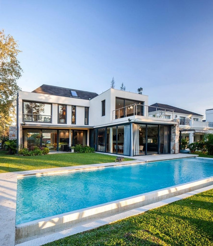 Imagen 1 de 18 de Espectacular Casa En Saint Thomas Este De Canning!!! Unica En La Zona!!!