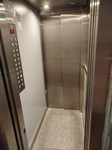 Venta Departamento De 3 Ambientes Con Dependencia Y Cochera En Recoleta, Barrio Norte