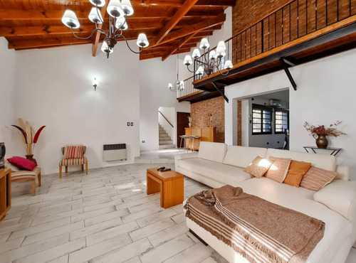 Casa En Venta - 3 Dormitorios 3 Baños - Cocheras - 800mts2 - Manuel B. Gonnet, La Plata