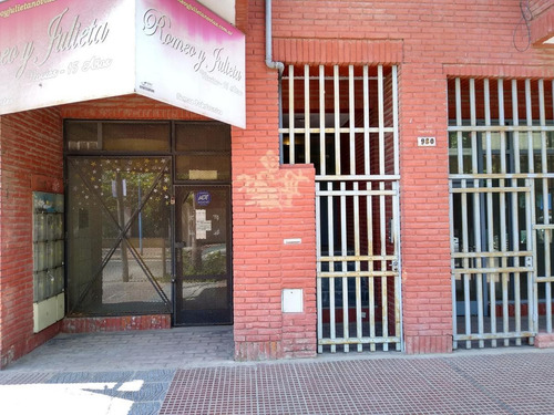Imagen 4 de 4 de Local - Esc.-centro