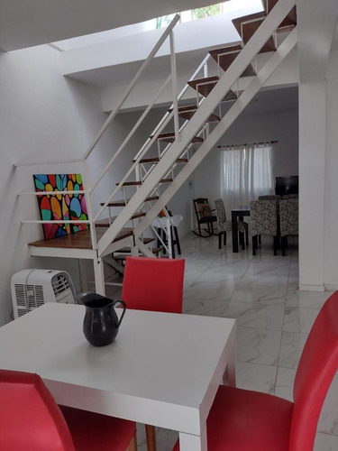 Imagen 3 de 15 de Casa En Venta 2 Dormitorios - Fisherton - Impecable
