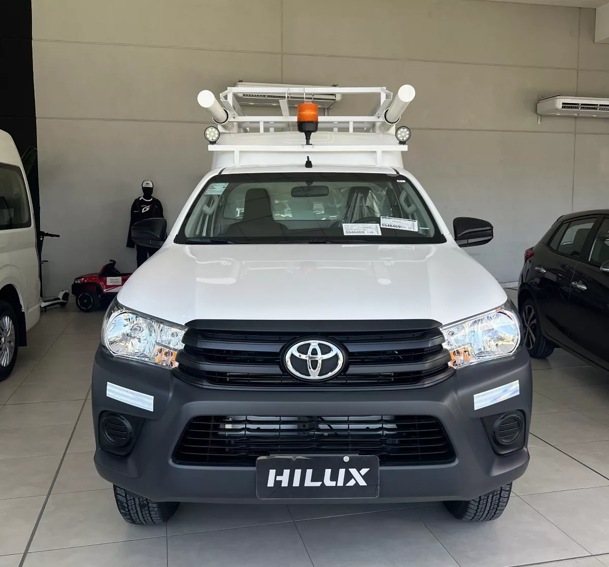 Toyota Hilux 4x4 C/s Dx 2.4 Tdi 6 M/t Cover