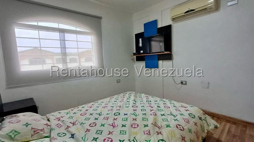 Julian Galindez Vende Exclusiva Casa En Conjunto Privado Del Centro De Cabudare #25-19872