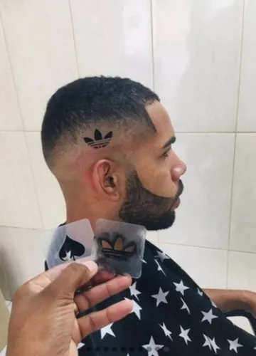 Um dos jeitos de desenhar cabelo masculinoespero q dê pra entender