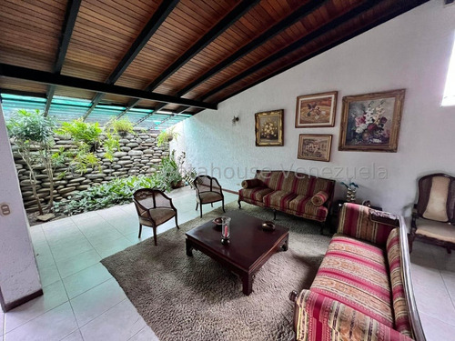 Casa En Venta Av Las Delicias Maracay Privada Segura Con Clima Fresco Zona Norte De 3 Niveles Con 1300mts2 Kg:25-3896
