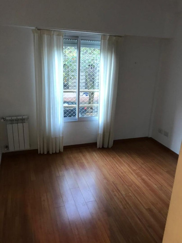 Departamento De Tres Ambientes En Adrogue