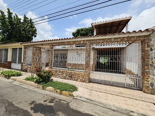 Casa En Venta En La Morita I, Urb. Las Cayenas. Ljsa 24-25051