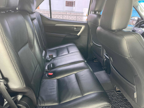Imagen 7 de 11 de Toyota Fortuner 2018 2.7l