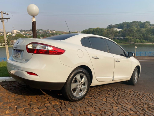 Renault Fluence 2013 2.0 Dynamique Hi-flex 4p