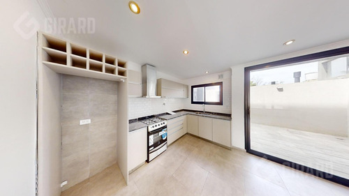 Triplex De 4 Ambientes A Estrenar En Villa Primera, Parrilla Y Patio