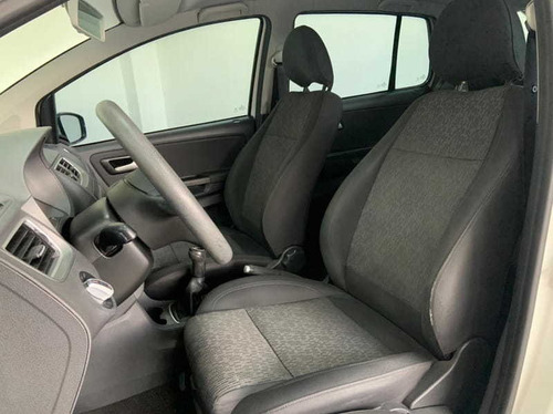 Imagem 6 de 7 de Volkswagen Fox 1.0 Gii 2014