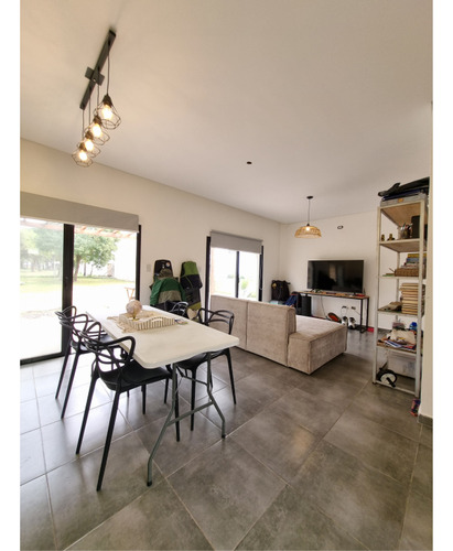 Casa 2 Dormitorios Impecable Y Tranquila En Villa Monte Alto