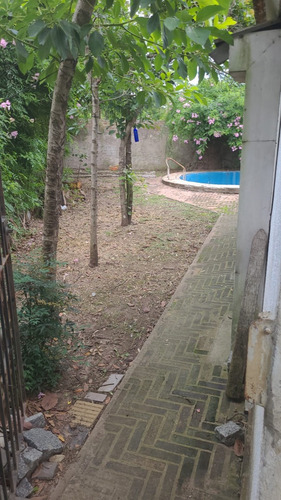 Casa Sobre Lote Propio Con Jardin Y Pileta A Refaccionar