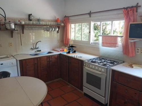 Vendo Casa En Montoya Con 750m De Terreno,4 Dormitorios,mas Dependencia De Servicio.