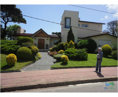 Alquilo Anual Casa De 5 Dormitorios Con Piscina En Playa Mansa, Punta Del Este