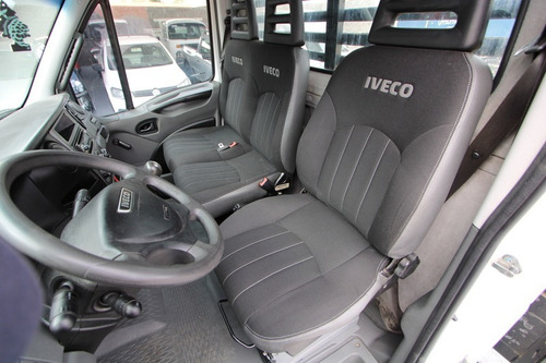 Imagem 13 de 15 de Iveco Daily 35s14 Carroceria