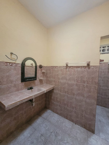 Casa Amplia Con Techos Altos A 2 Cuadras De La Iglesia De San Cristobal