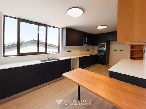 Moderna Y Espaciosa Casa Con Piscina, Jardín Y Quincho