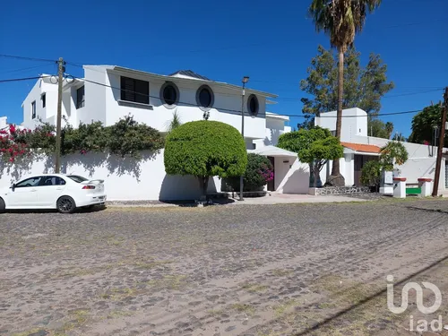 Venta Casa 5 Ambientes Jurica