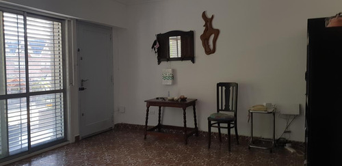 Imagen 2 de 13 de Chalet En Venta 7 Ambientes En Castelar Norte