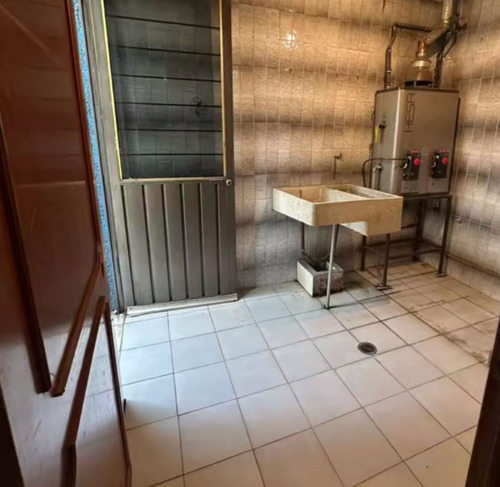 Casa 3 Niveles, 3 Recamaras, 2.5 Baños, 2 Estacionamientos. Adjudicada