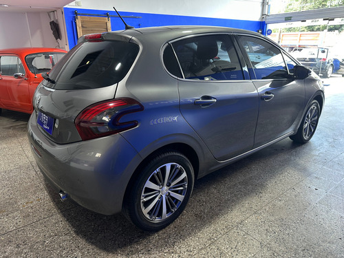 Peugeot 208 1.6 Feline