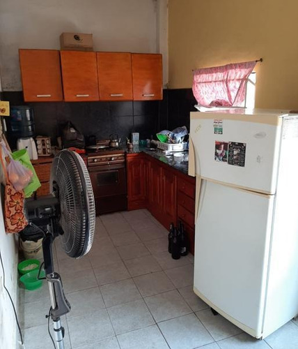 Imagen 9 de 19 de Moron! Casa En Lote Propio Con Departamento De Tres Ambientes Al Fondo.