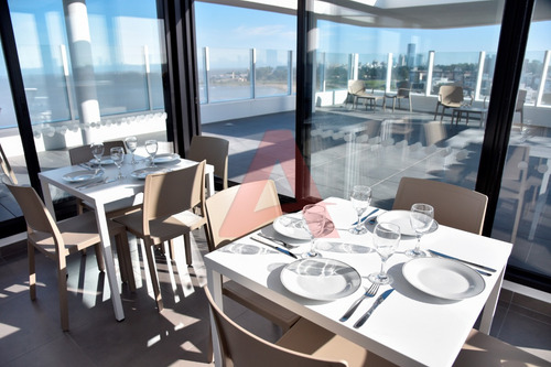 Rambla De Malvín - Edificio Lyra- Alquiler Apartamento De 3 Dormitorios