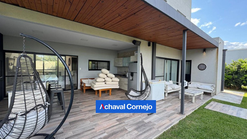 Casa En Puertos, Vistas, 4 Dormitorios Más Dependencia, Con Pileta