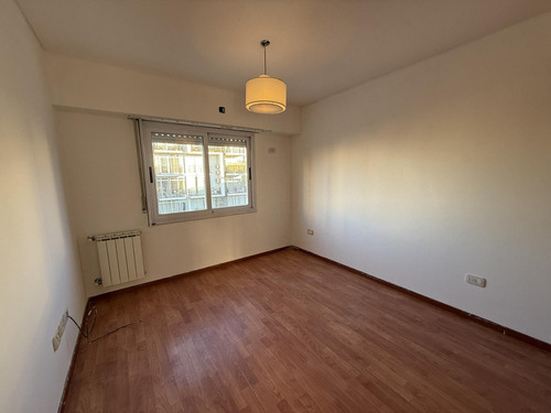 Departamento De 3 Ambientes - Castelar Centro