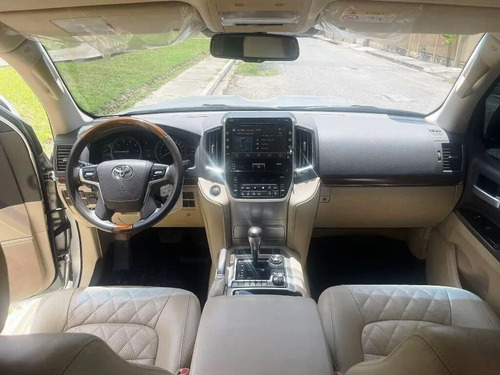 Imagen 7 de 9 de Toyota Land Cruiser Lc200 Dubai 2018 V8 4x4 Automático