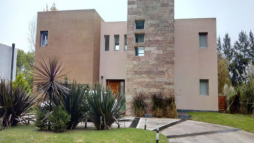 Imagen 1 de 13 de Casa A La Venta Barrio Malibu