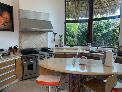 Casa En Venta De 5 Recámaras Con Muelle En Residencial Puerto Cancún, Zona Hotelera