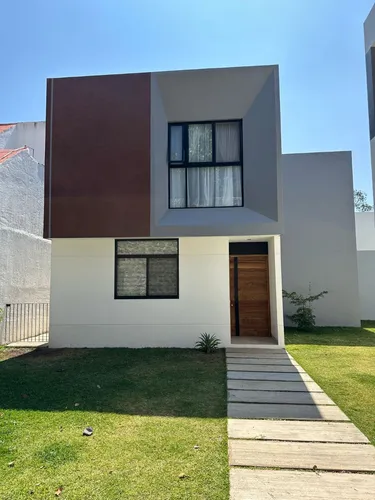 Residencia En Rancho De Cortes