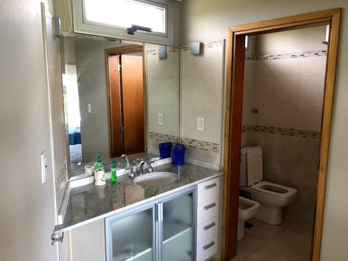 Casa En Los Reartes, Barrio Punto Claro, 5 Ambientes. 2.000 Metros Totales, 220 M2 Cubiertos.