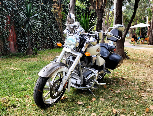 2004 Victory Polaris Kingpin 1,507cc 5 Velocidades