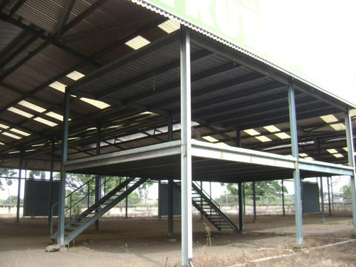 Imagen 2 de 10 de Terreno Con Estructura Para Galpones Industriales