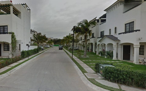 Casa De Adjudicación Bancaria En Venta Ubicada En Quinta Cádiz, Boca Del Rio, Veracruz. Cmr.