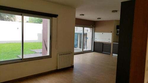 Casa Con Piscina Climatizada. Barrio Caisamar. 4 Amb.